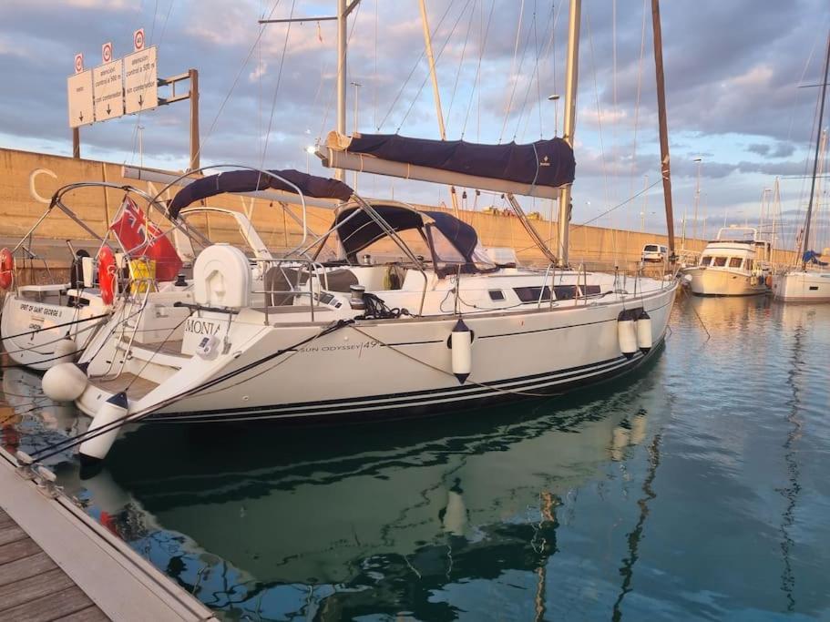Velero Monia Hotel Valencia Buitenkant foto
